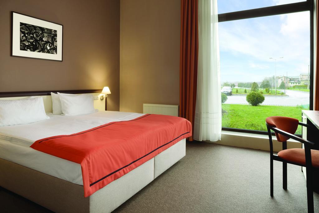 מלון Lviv Ramada 3*